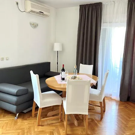 Apartment Troisa *